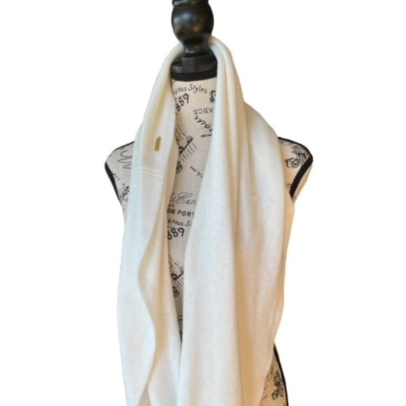 Calvin Klein - Picture 2 of 2